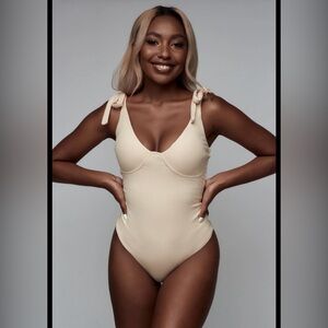 Hello Molly Bodysuit(BNWT)